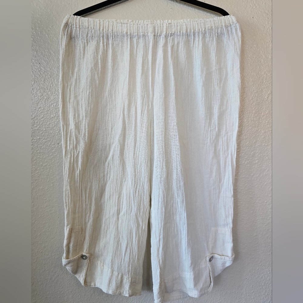Oh My Gauze! Cream Capris with Elastic Waistband
